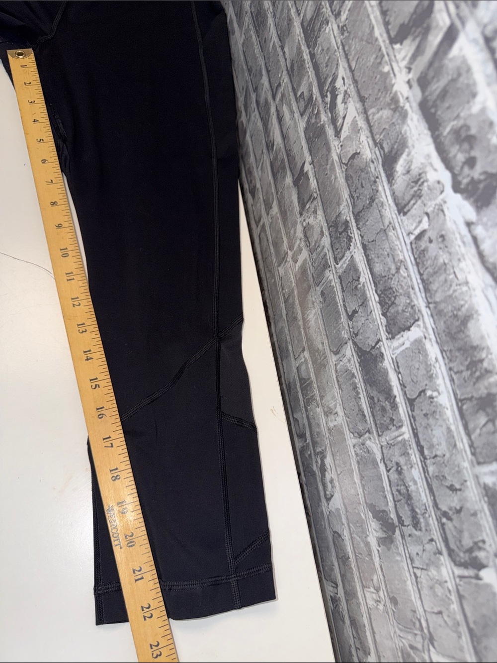lululemon athletica Black Capri Leggings with Side Pockets - Picture 5 of 8